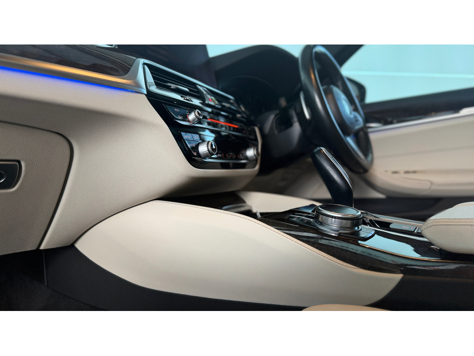 2019 BMW 5 Series - image 5