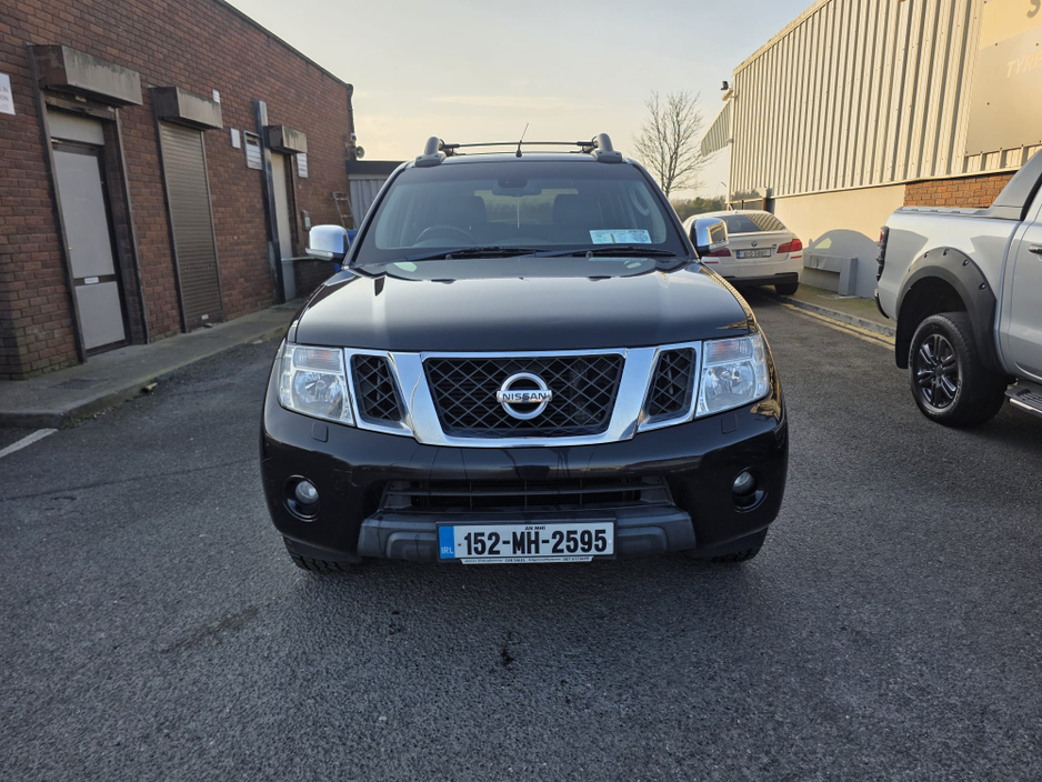 2015 Nissan Navara - image 9