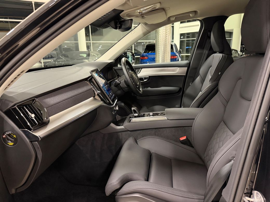 2025 Volvo XC90 - image 17