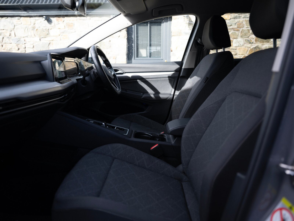 2022 Volkswagen Golf - image 30