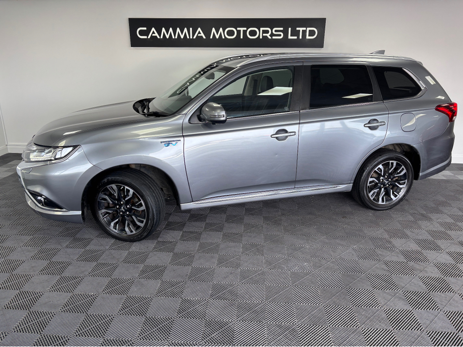 2018 Mitsubishi Outlander - image 2