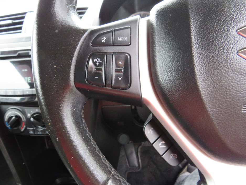 2015 Suzuki Swift - image 13