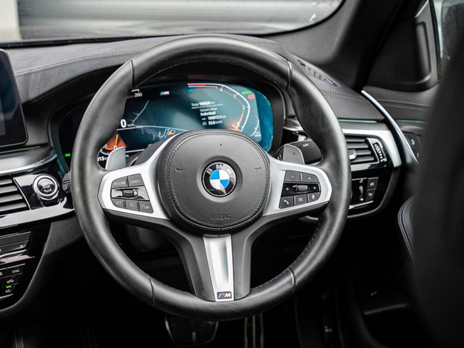 2022 BMW 5 Series - image 13