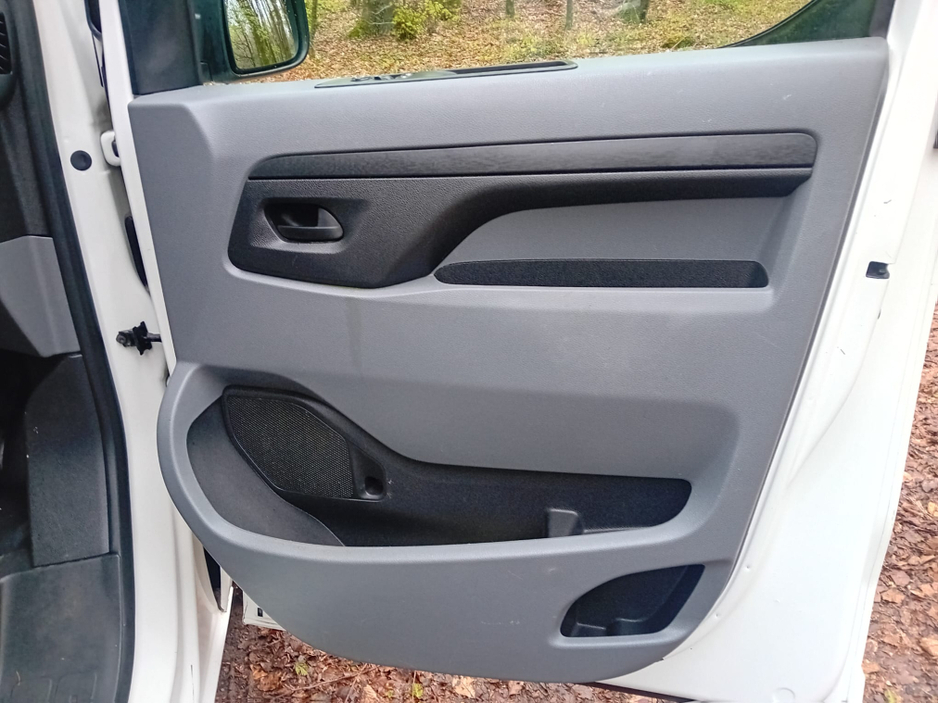 2019 Opel Vivaro - image 15