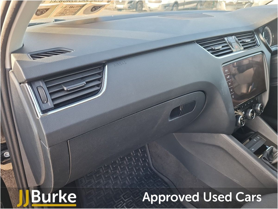 2020 Skoda Octavia - image 14