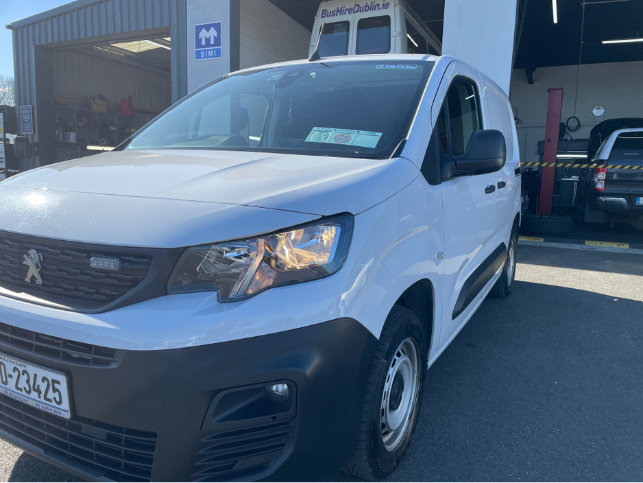 2024 Peugeot Partner - image 9