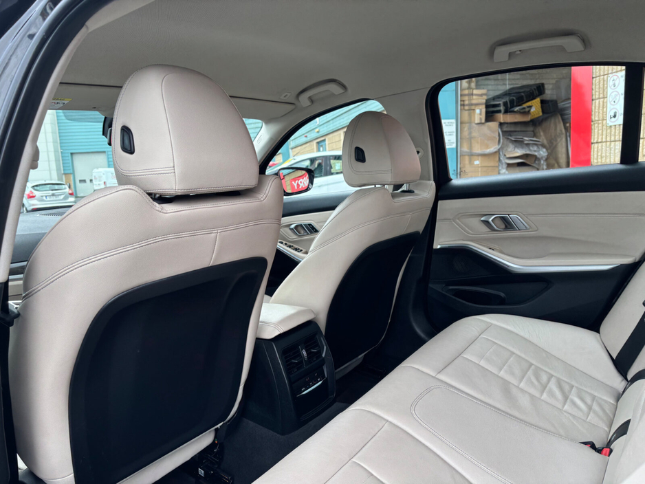 2019 BMW 3 Series - image 14