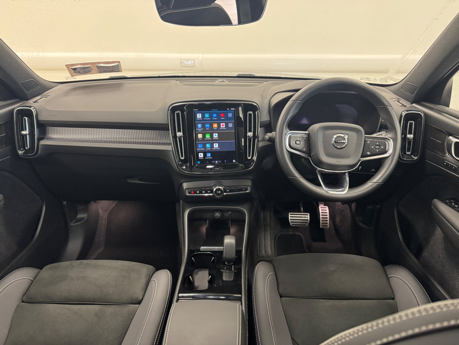 2022 Volvo XC40 - image 11