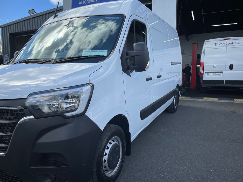2025 Renault Master - image 11