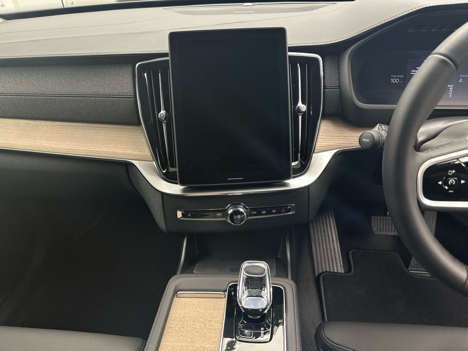 2026 Volvo XC90 - image 8