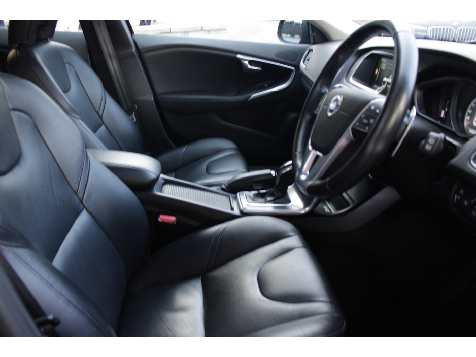 2016 Volvo V40 2.0D4 DYNAMIQUE EDITION 5DR HATCHBACK AUTOMATIC // 1 OWNER CAR WITH ONLY 56,000 KMS IN AS NEW CONDITION // BUY WITH CONFIDENCE AA AND SIMI APPROVED DEALER 2026 // FINANCE ARRANGED // TRADE INS WELCOME €15,950