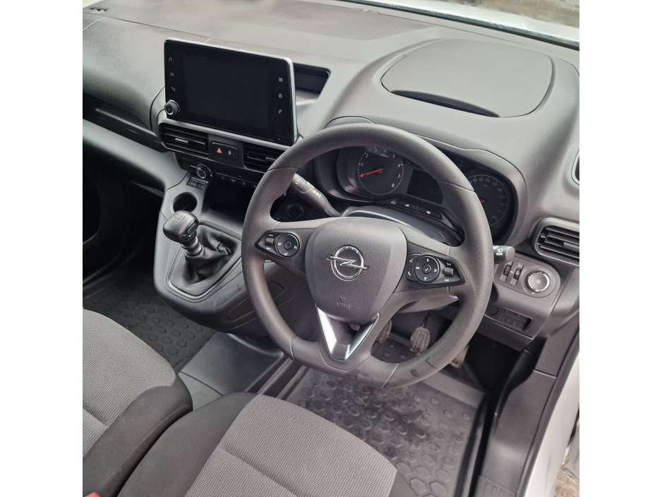 2023 Opel Combo - image 11