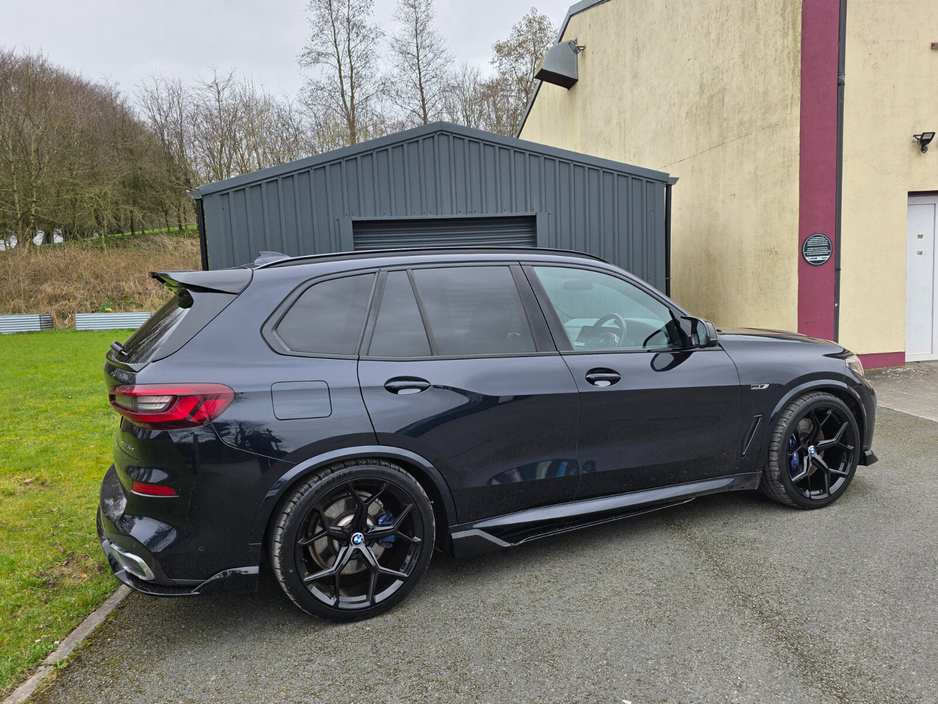 2022 BMW X5 - image 5