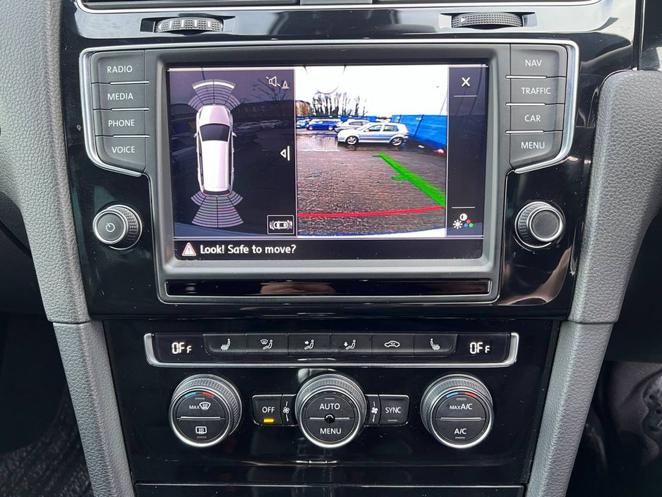 2017 Volkswagen Golf R VARIANT 4MOTION 2.0 TSI // APPLE CARPLAY/ANDROID AUTO // 18" CADIZ ALLOYS // LEATHER SPORT SEATS €26,900