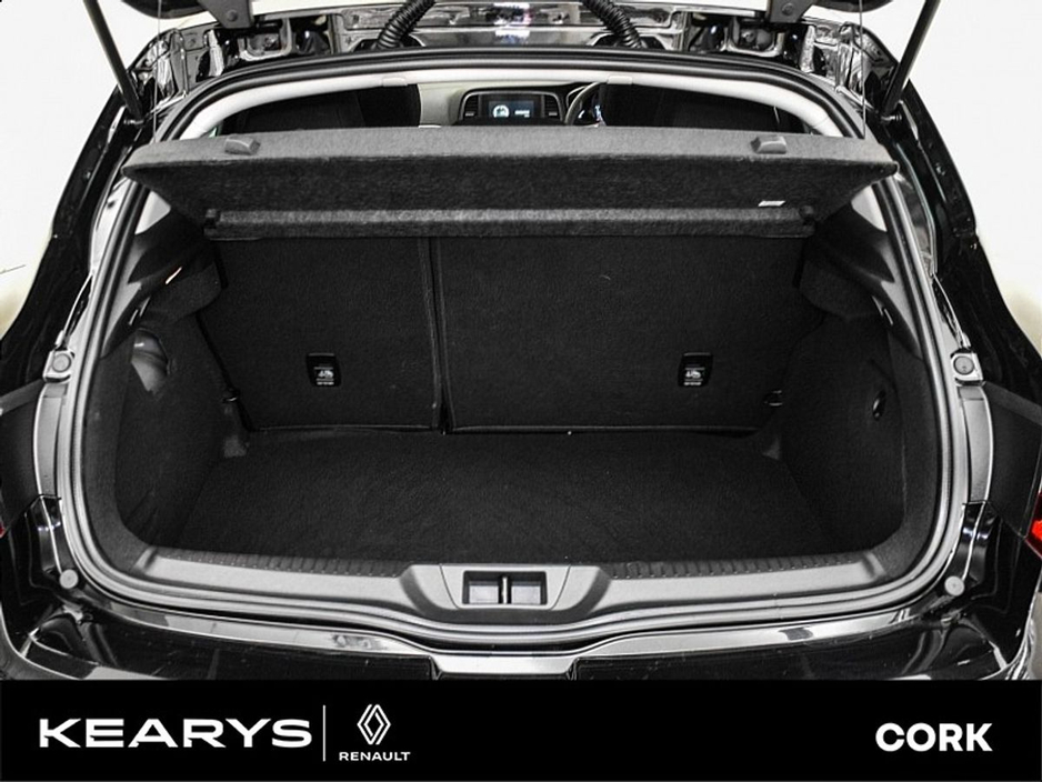 2020 Renault Megane - image 9