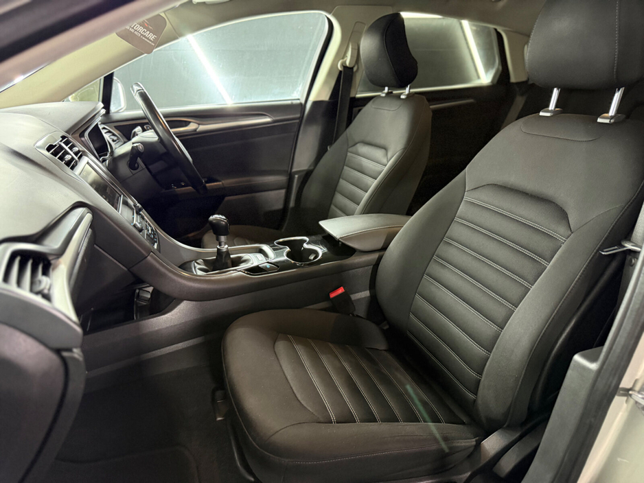 2015 Ford Mondeo - image 16