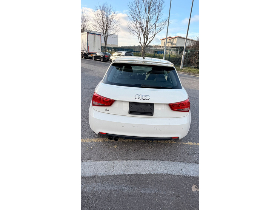 2011 Audi A1 - image 7