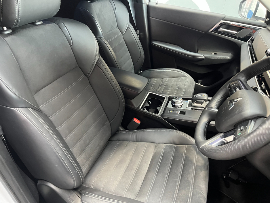 2023 Mitsubishi Outlander - image 11