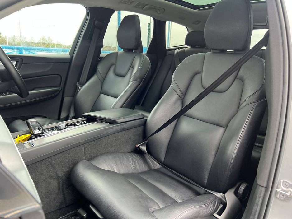 2023 Volvo XC60 - image 8