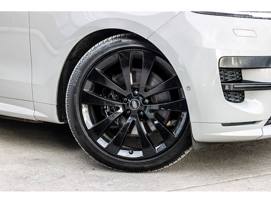 2023 Land Rover Range Rover - image 6