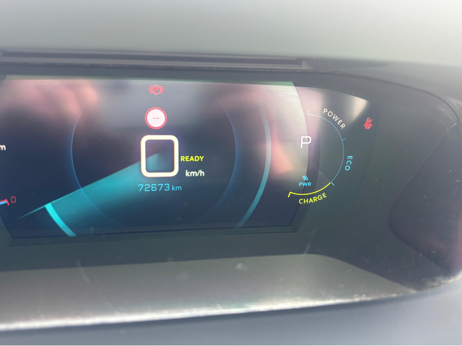 2021 Peugeot 2008 - image 3