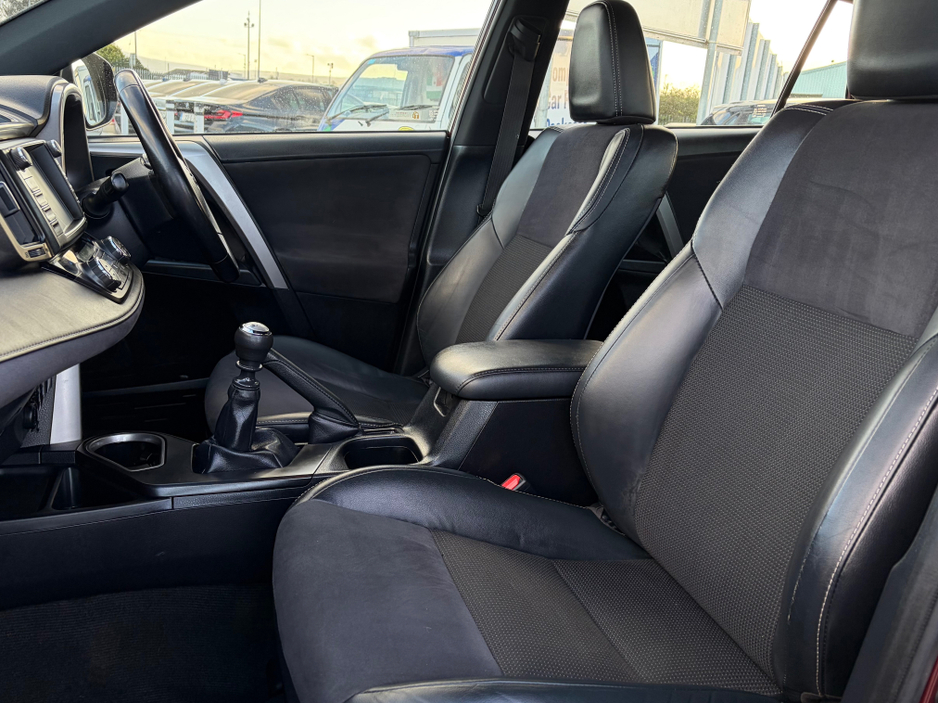 2016 Toyota Rav4 - image 8