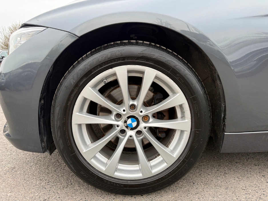 2016 BMW 3 Series - image 10