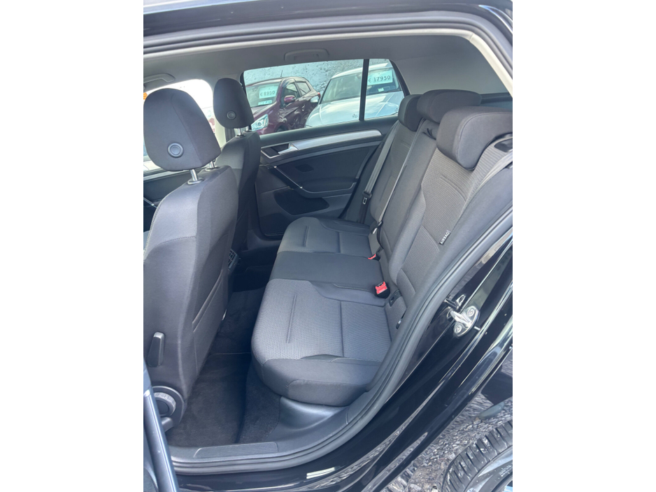 2015 Volkswagen Golf - image 13