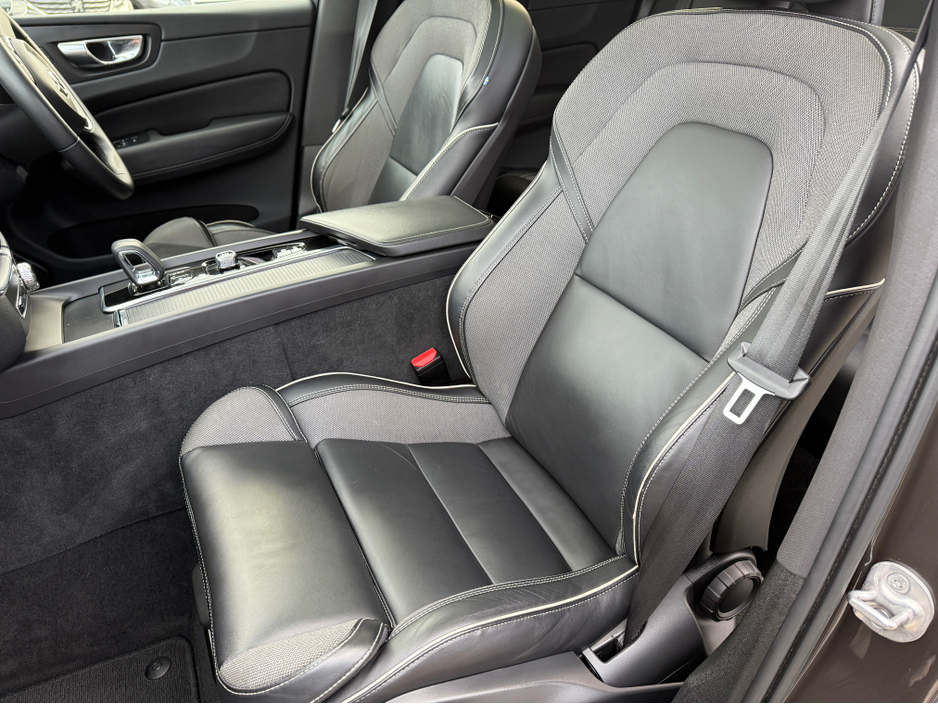 2022 Volvo XC60 2.0 MOMENTUM AUTO €38,450