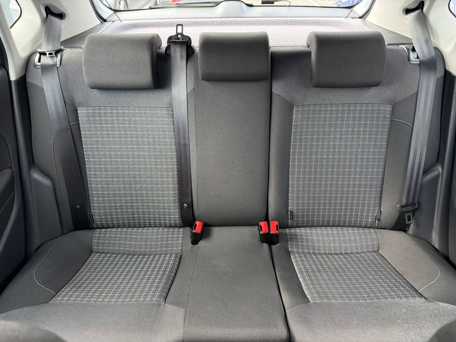 2015 Volkswagen Polo - image 12