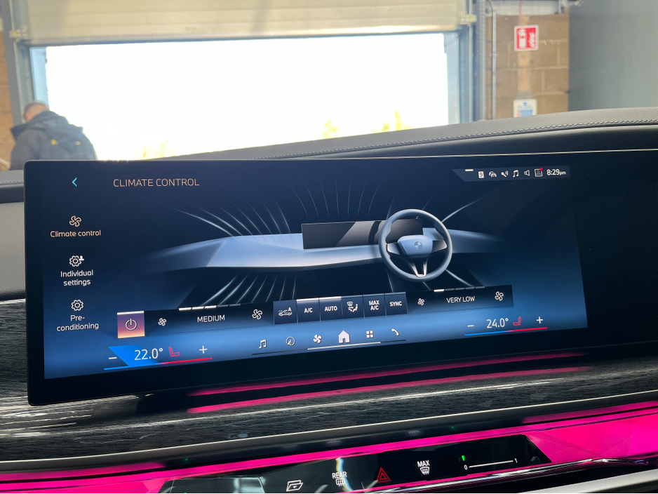 2024 BMW i7 - image 35