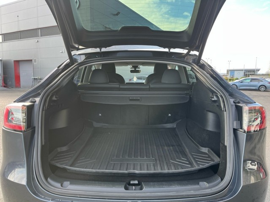 2022 Tesla Model Y - image 10