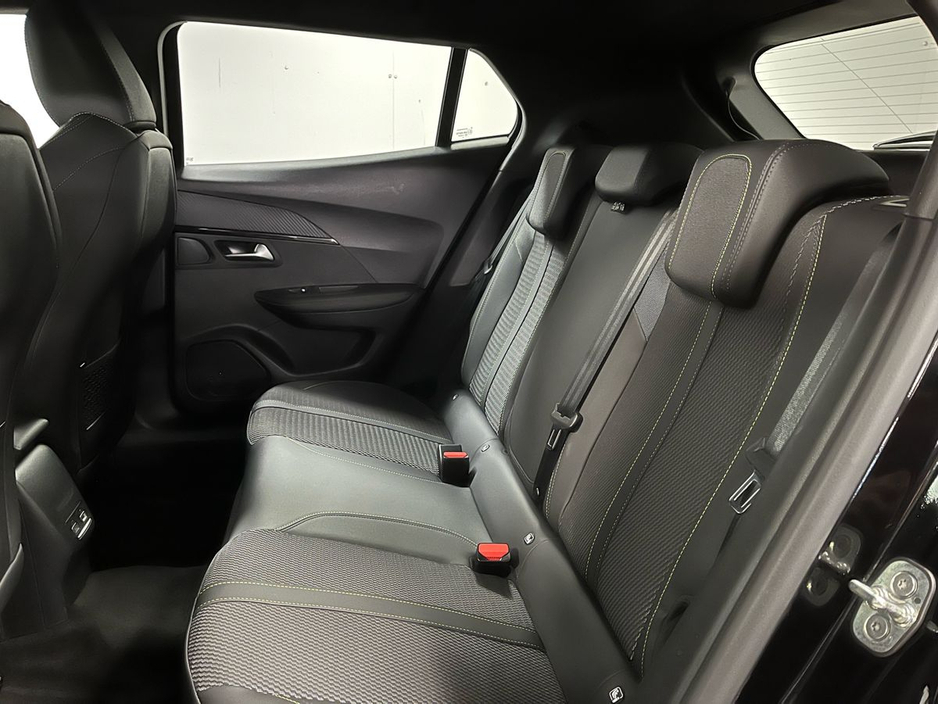 2025 Peugeot 2008 - image 8