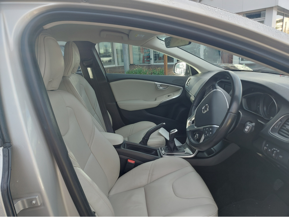2019 Volvo V40 D3 MOMENTUM ED 5DR €19,950