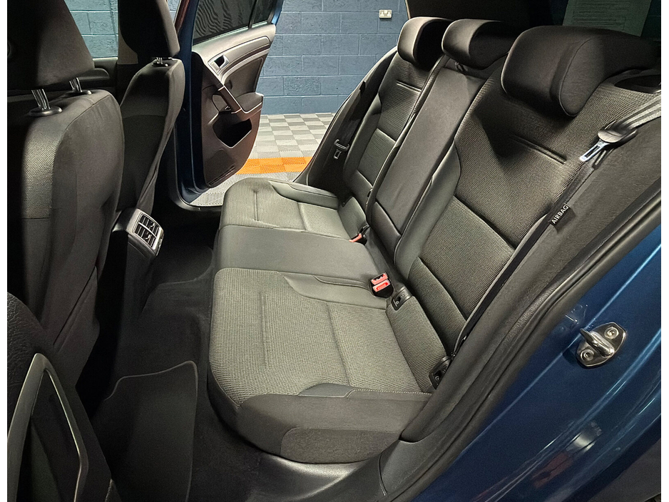 2014 Volkswagen Golf - image 41