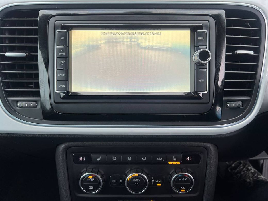 2014 Volkswagen Beetle DESIGN 1.2 TSI // LEATHER HEATED SEATS // PARKING SENSORS // 17" ALLOYS €11,950