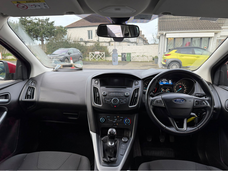 2015 Ford Focus - image 12