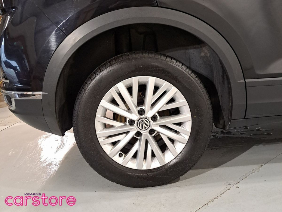 2019 Volkswagen T-Roc - image 14