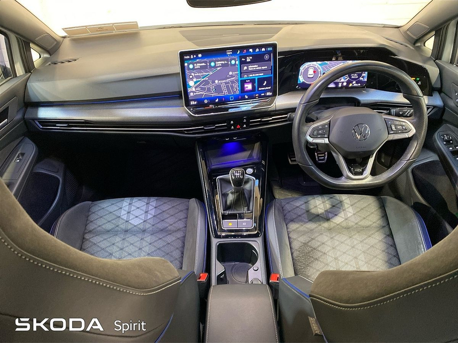 2024 Volkswagen Golf - image 2