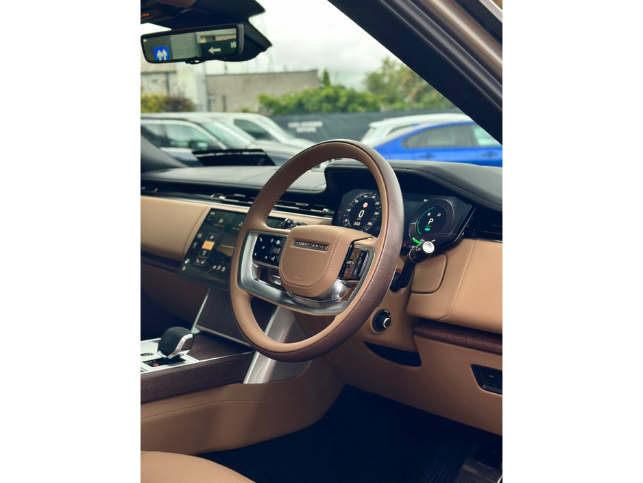 2025 Land Rover Range Rover - image 5