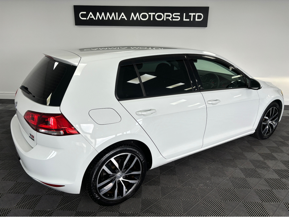 2013 Volkswagen Golf - image 4