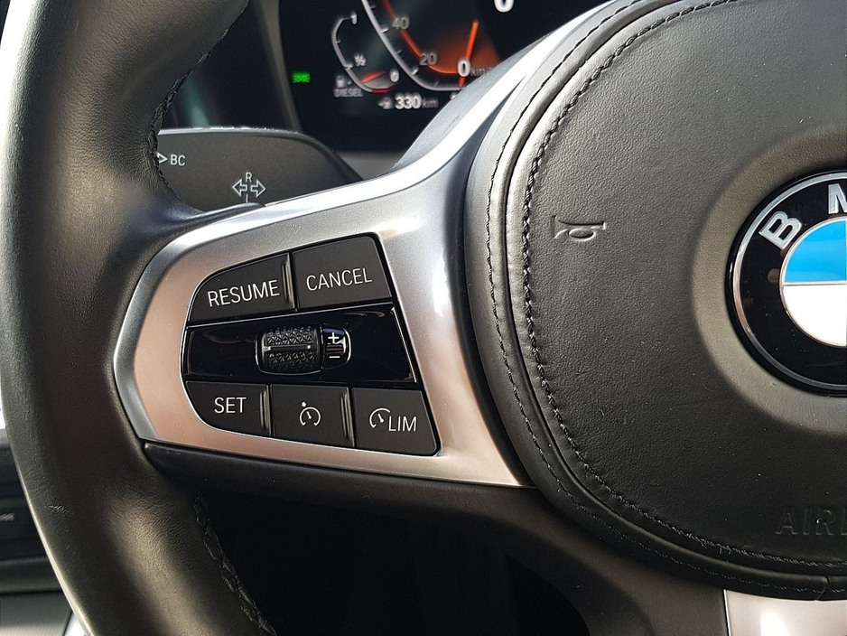 2022 BMW 3 Series - image 15