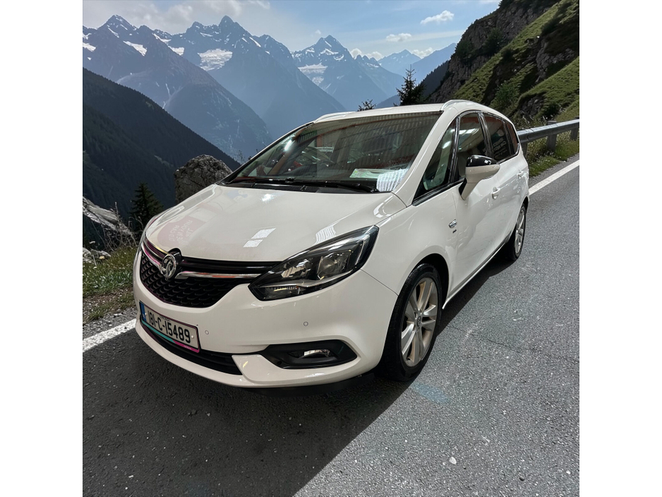 2018 Vauxhall Zafira - image 8