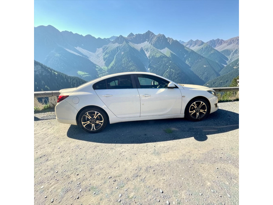 2014 Opel Insignia - image 8