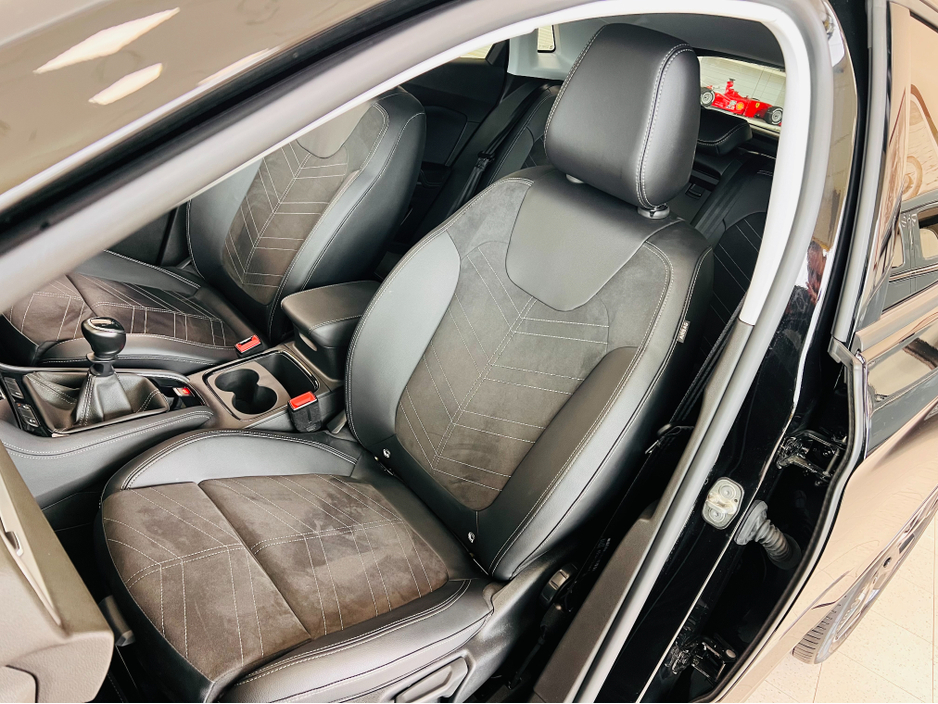 2024 Opel Grandland NOW SOLD THANK YOU www.bolands.ie Est.1955