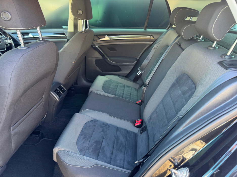 2014 Volkswagen Golf - image 13