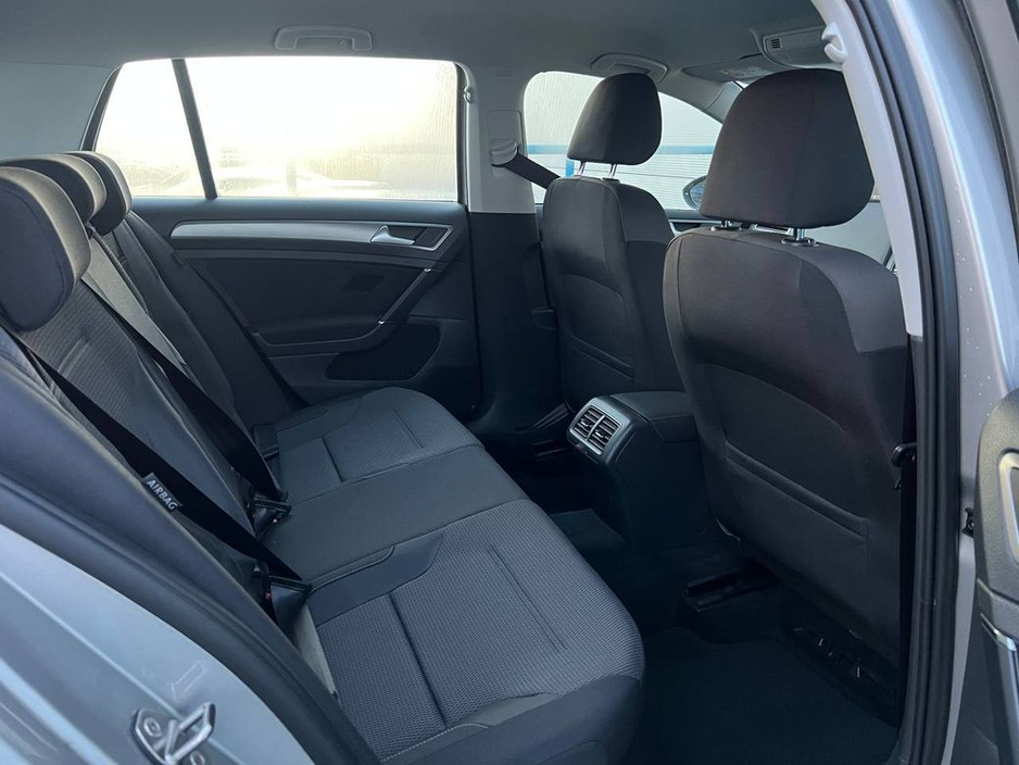 2015 Volkswagen Golf - image 8