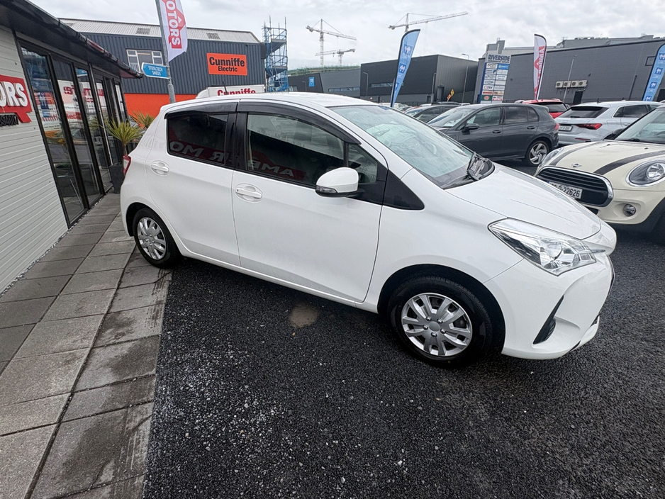 2017 Toyota Yaris - image 17