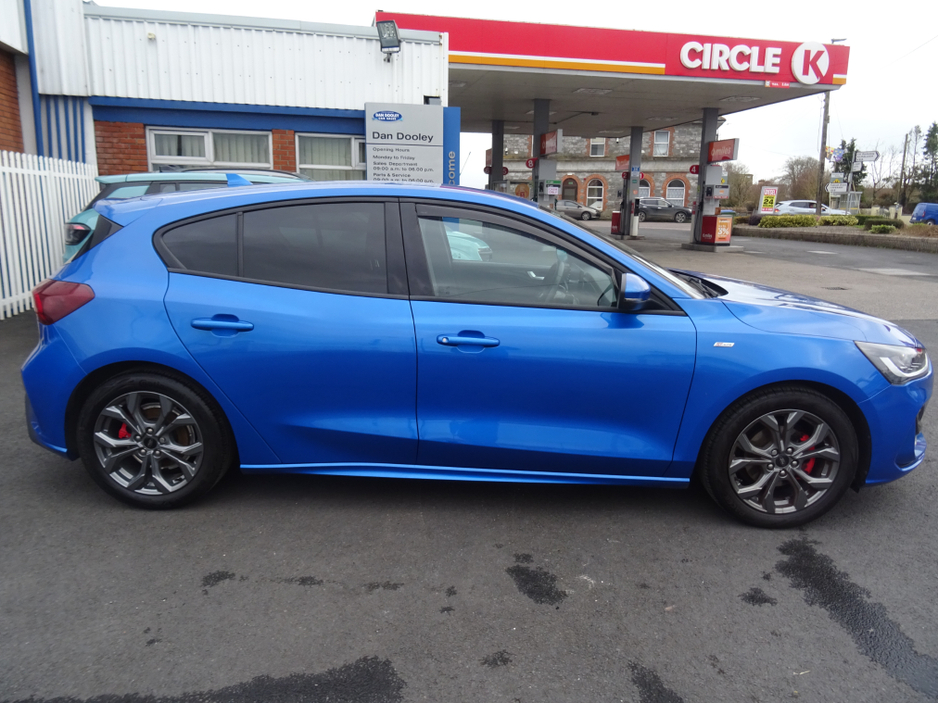 2023 Ford Focus - image 10