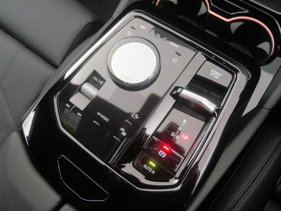 2024 BMW i5 - image 10